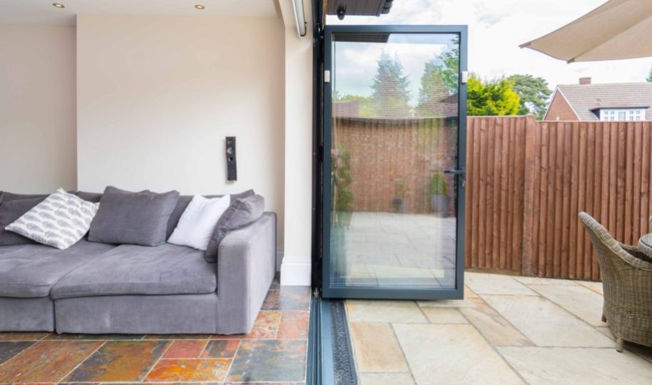 air-aluminium-bifold-doors-everglade-windows-stoke-poges
