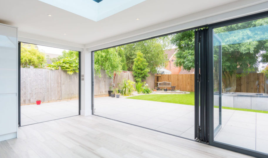 air-aluminium-bifold-doors-everglade-windows-white-city