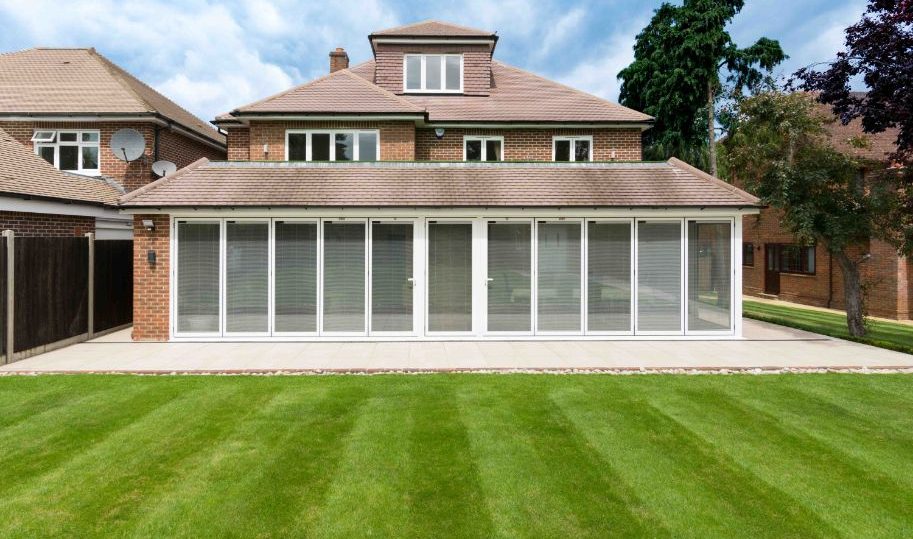aluminium-bifold-doors-uk-everglade-windows-chelsea