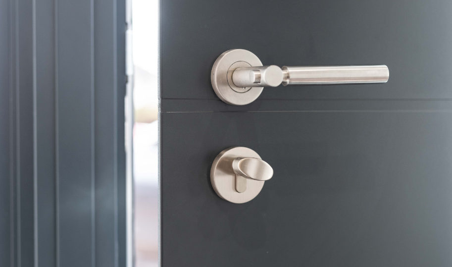 aluminium-designer-front-doors-everglade-windows-ruislip
