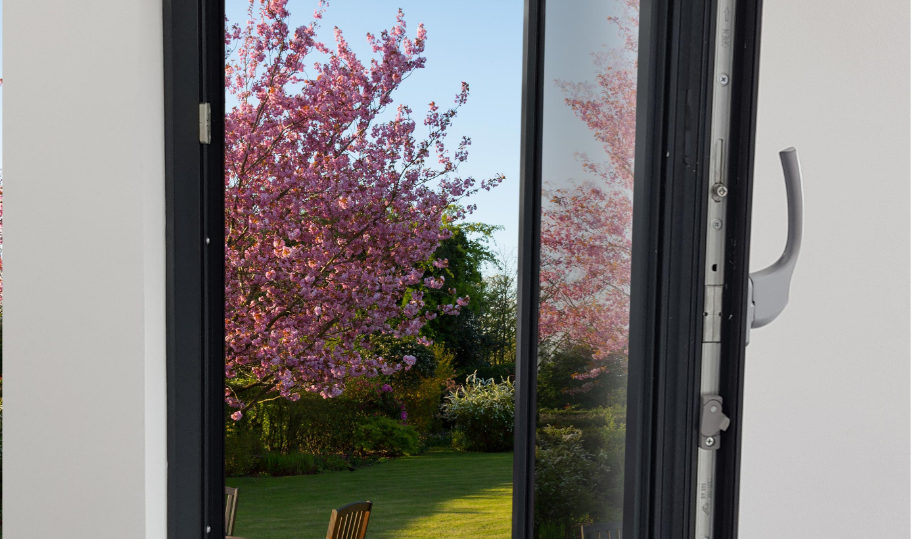 air-mod-aluminium-tilt-and-turn-windows-everglade-windows-chelsea