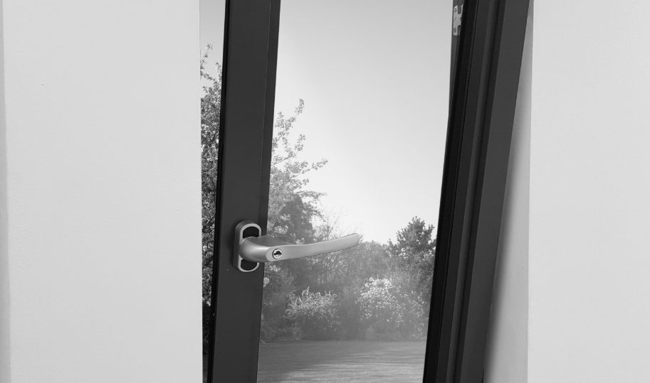 air-mod-aluminium-tilt-and-turn-windows-everglade-windows-wealdstone