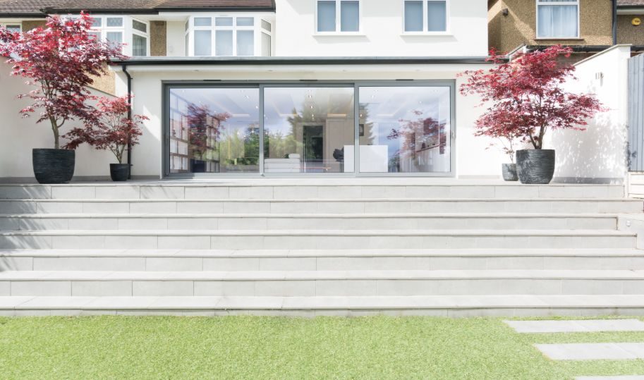 Kitchen extension with glazed wall (3)