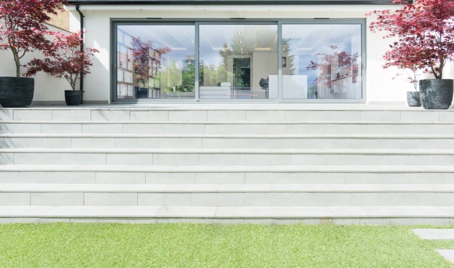 Kitchen extension with glazed wall (2)