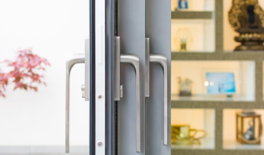 Kitchen extension with glazed wall (5)