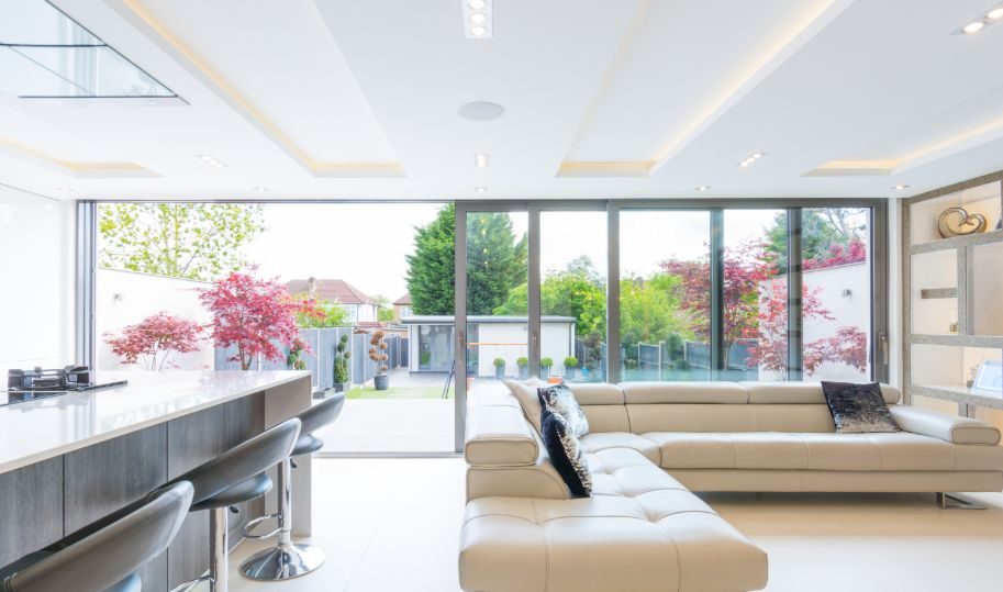 Kitchen extension with glazed wall (15)
