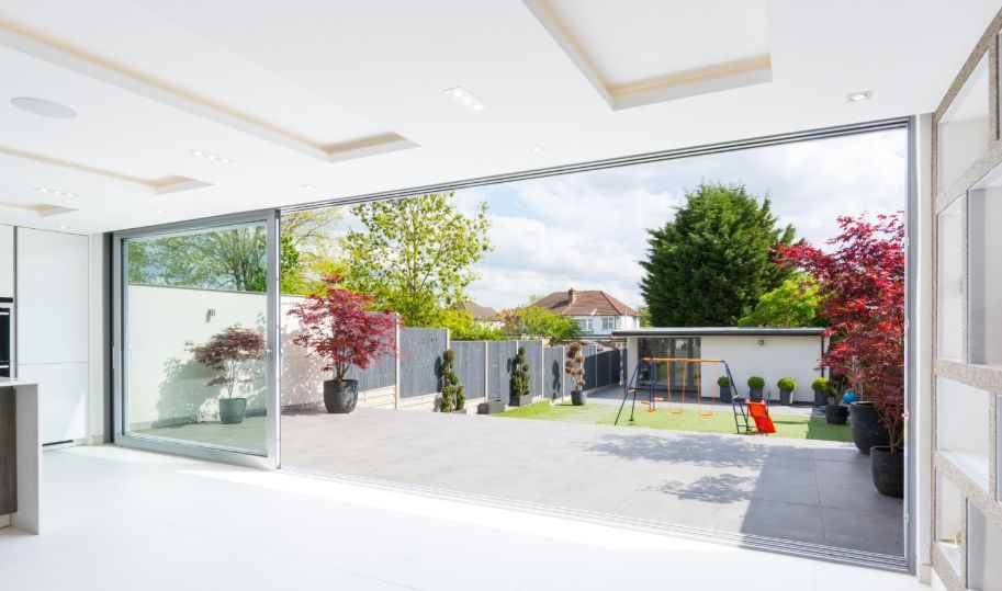 Kitchen extension with glazed wall (19)