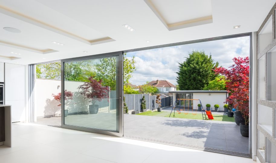 Kitchen extension with glazed wall (20)