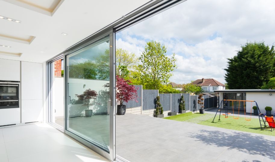 Kitchen extension with glazed wall (21)