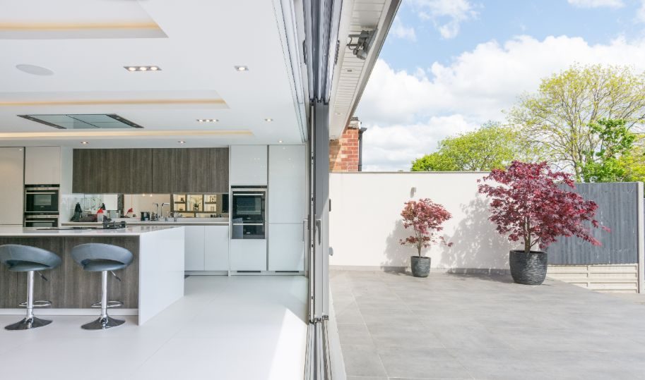 Kitchen extension with glazed wall (22)